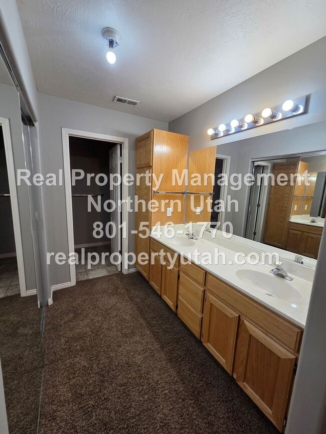 Building Photo - 2 Bed 2 Bath Condo in Clearfield Now Available!