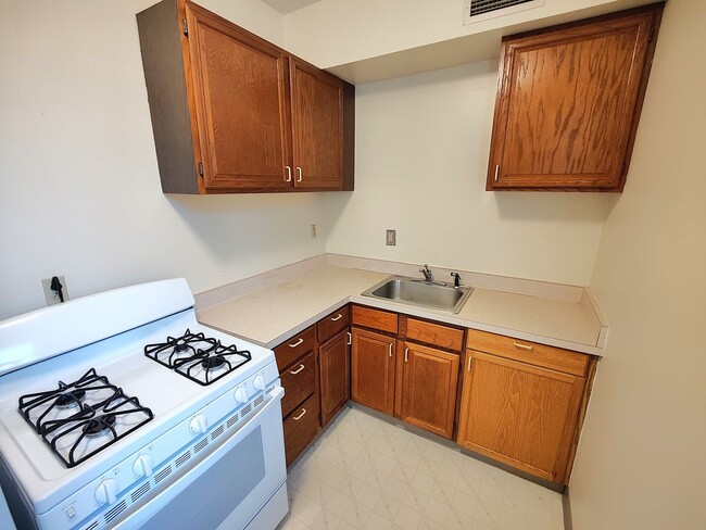 Building Photo - *Spacious 1BD/1BA 2nd Floor Apartment for rent in Dormont*