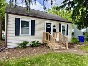 Building Photo - 2647 McGuffey Rd
