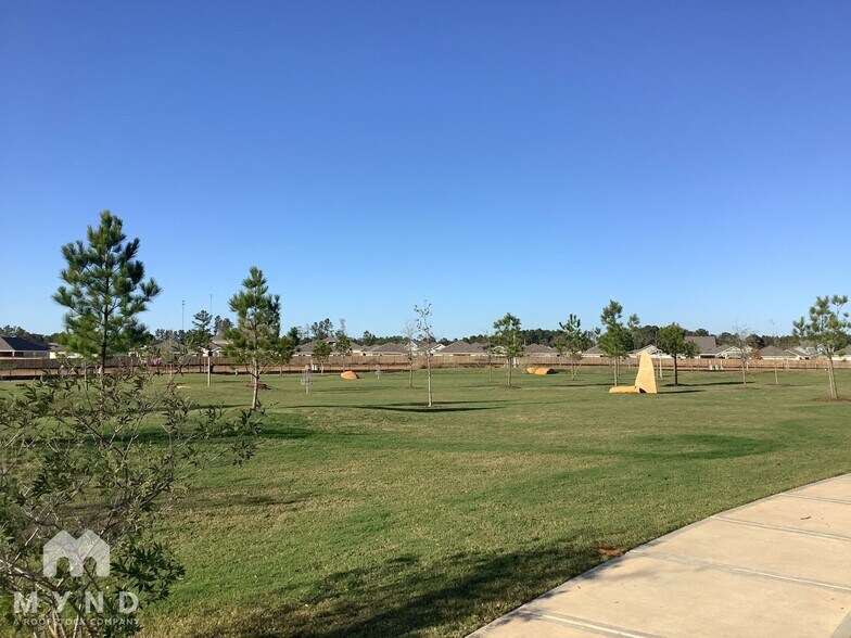 Building Photo - 15480 Maple Ter Dr