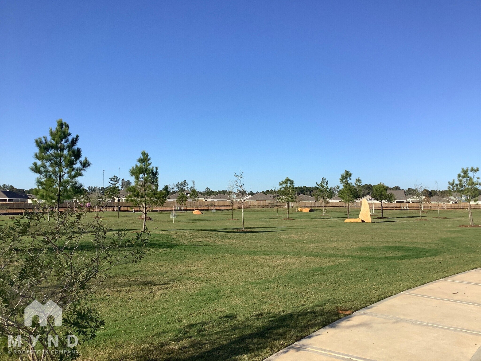 Building Photo - 15480 Maple Ter Dr