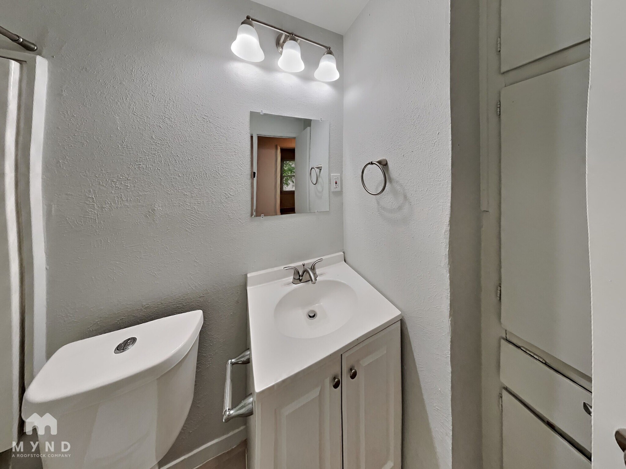 Building Photo - 604 Globe Ave