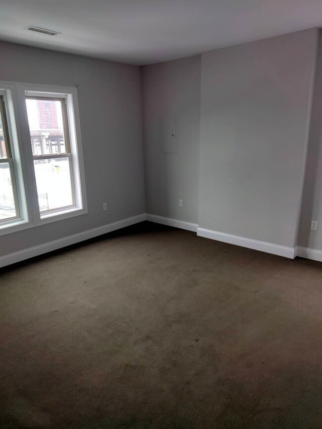 Building Photo - 10-12 Hawthorn St