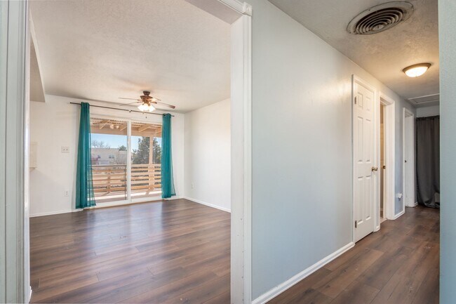 Building Photo - 544 S Watermelon Dr