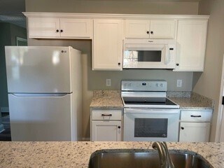 Building Photo - 2048 Rice St