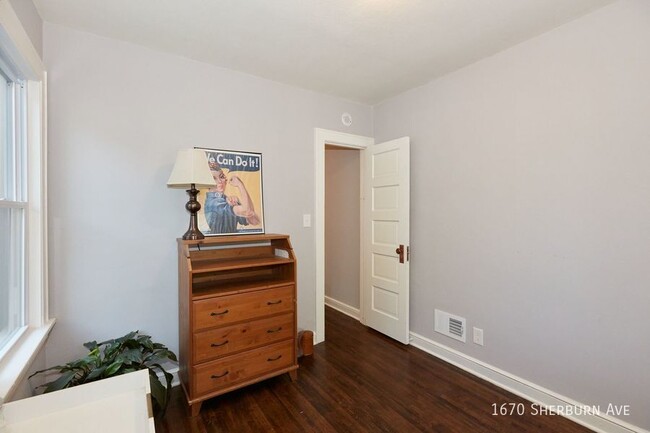 Building Photo - 3br 1ba 2cg ~ Security Deposit Free Altern...