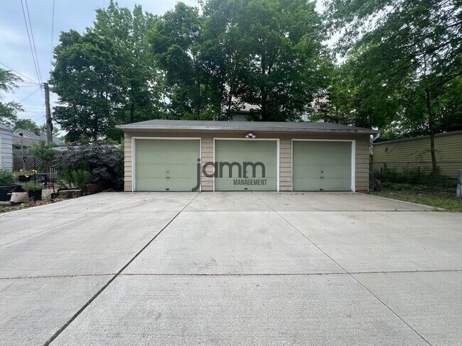 Building Photo - 3079 Meadowbrook Blvd