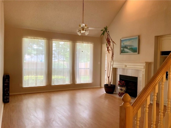 Building Photo - 4320 Vine Ridge Ct
