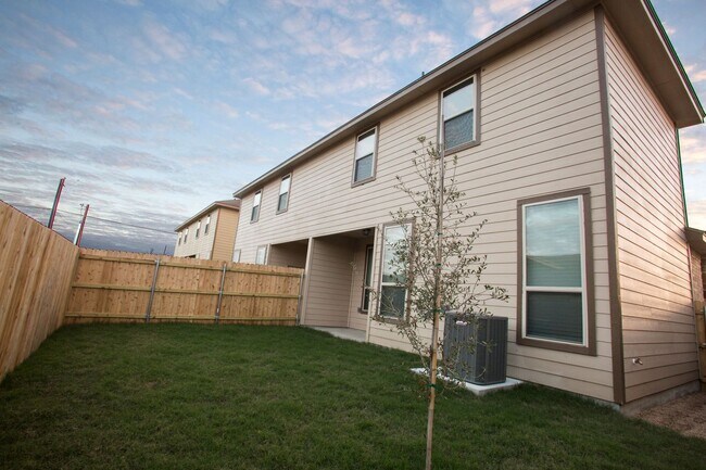 Building Photo - 113 Lakeview Ct