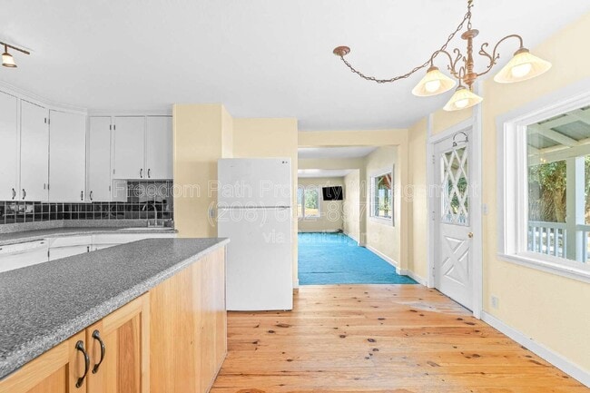 Building Photo - 17778 E Canary Creek Rd