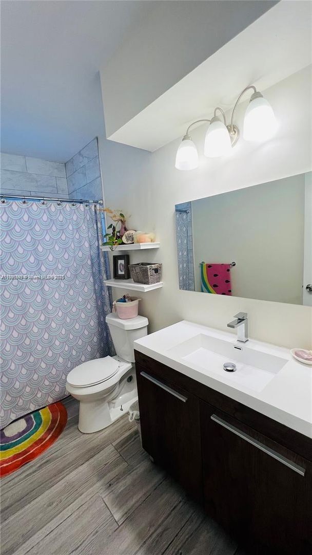 Building Photo - 911 N 14th Ave