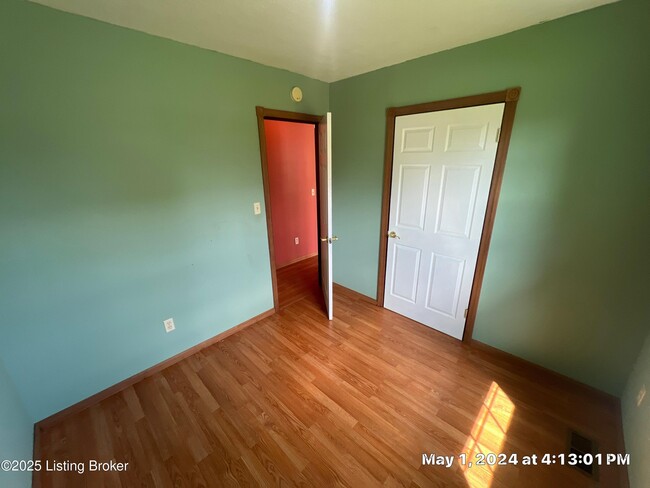 Building Photo - 230 S Circlecrest Dr