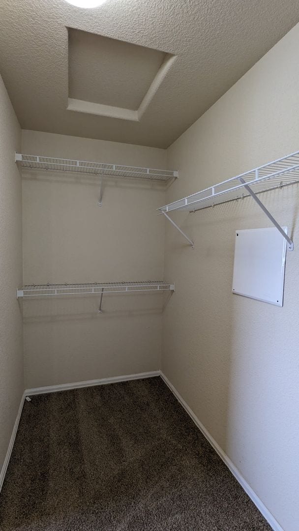 Building Photo - 2 STORY END UNIT TOWNHOME W/DETACHED 2 CAR...