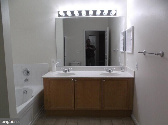 Building Photo - 2710 Bellforest Ct