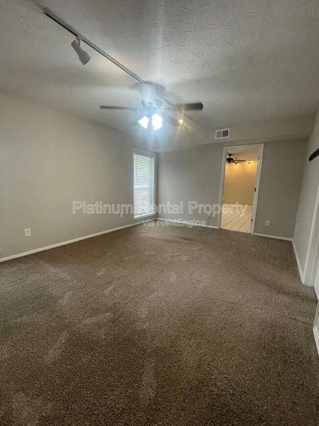 Building Photo - 402 Wynnes Ridge Cir SE
