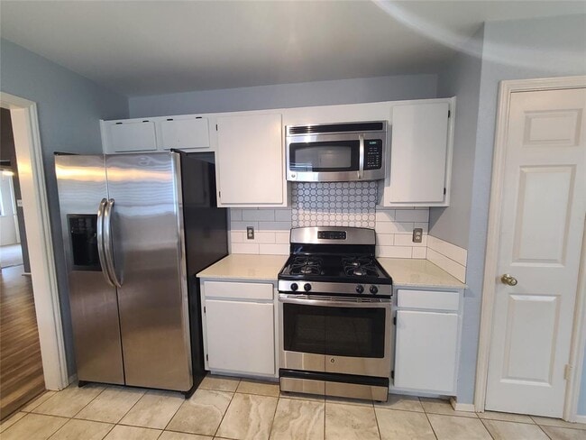 Building Photo - 2812 Goldbridge Dr