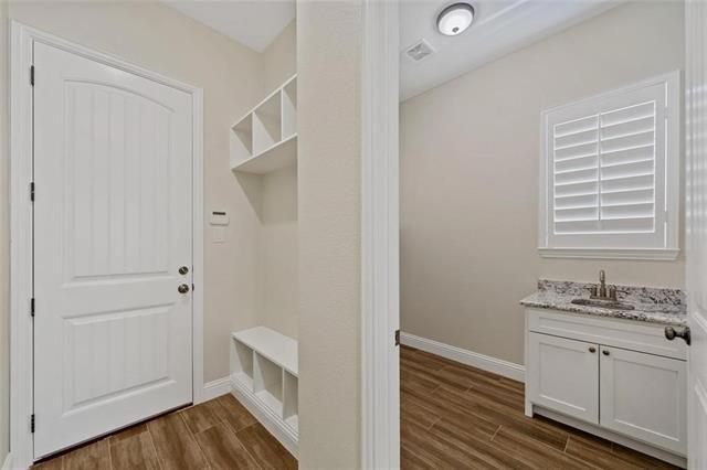 Building Photo - 2913 Annoor Dr