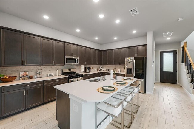 Building Photo - 1550 Park Path Dr