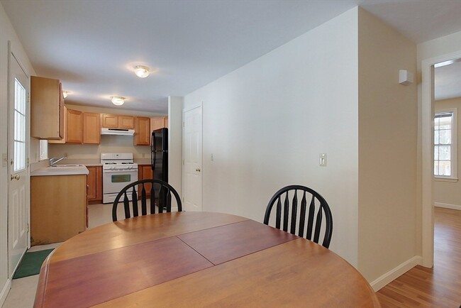 Building Photo - 661 South Rd