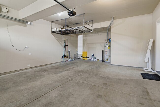 Building Photo - 5832 NW Bannister Dr