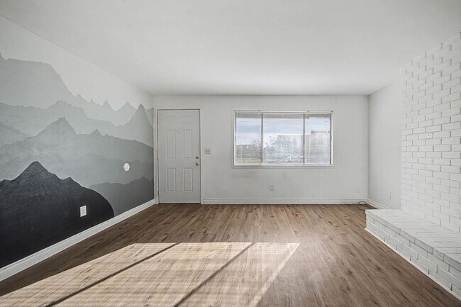 Building Photo - BRUSS01