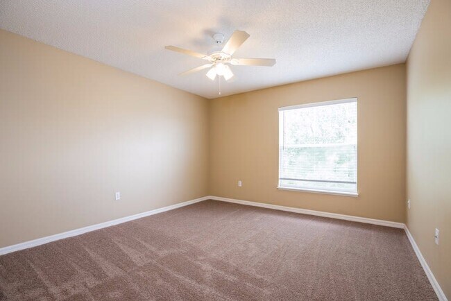 Building Photo - 2712 Whispering Trails Dr