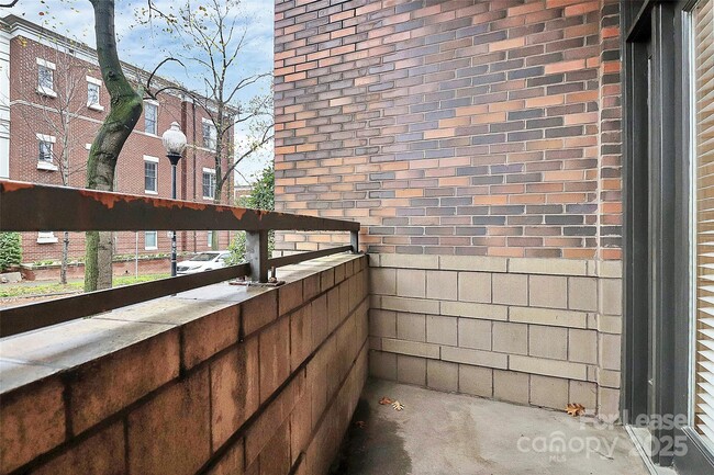 Building Photo - 712 N Davidson St