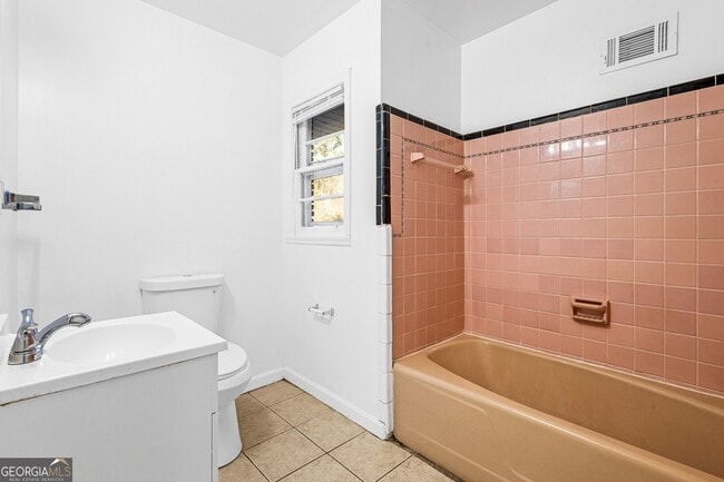 Building Photo - 4140 Rainbow Dr