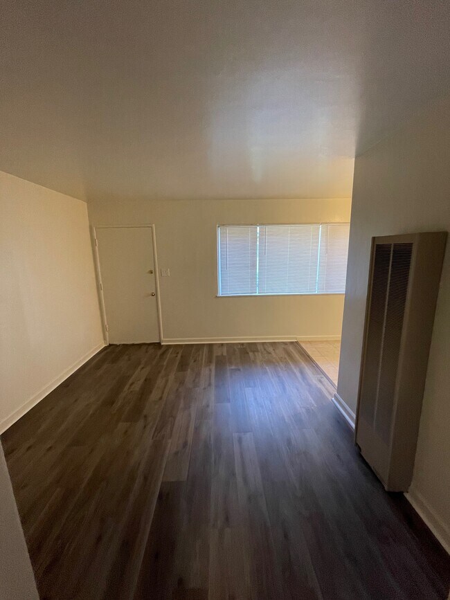 Building Photo - 1145 Willow Rd