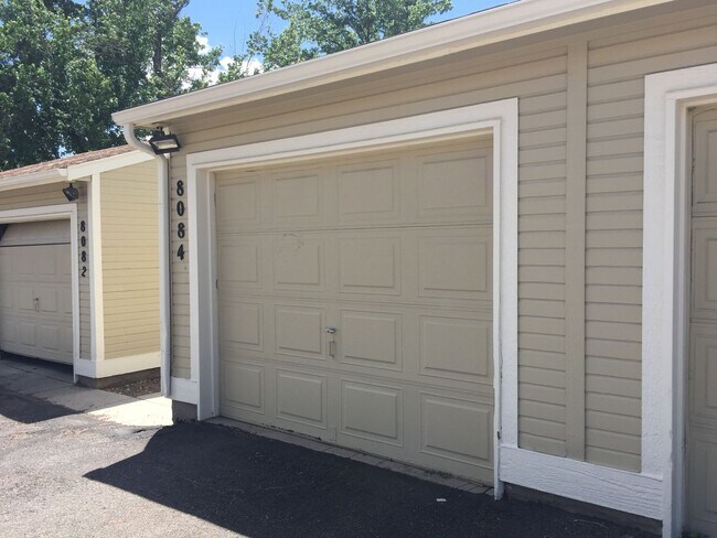 Building Photo - Charming 2 Bedroom Townhome in Briargate with so much new!