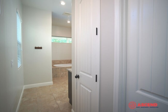 Building Photo - Breathtaking Home Off Calloway and Snow Rd!