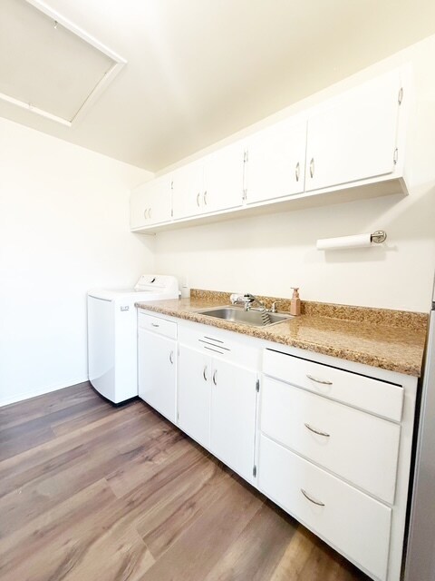 Building Photo - 3328 Halverson Ave