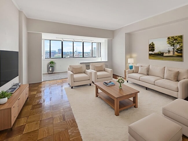 Primary Photo - 6 Whittier Pl