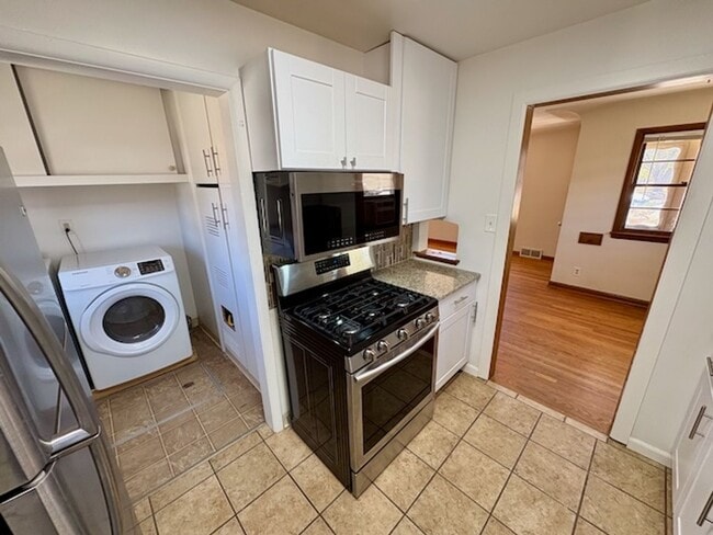 Building Photo - Charming 2 bedroom / 1 bath duplex in the heart of Lafayette