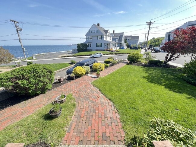 Building Photo - 141 Grovers Ave