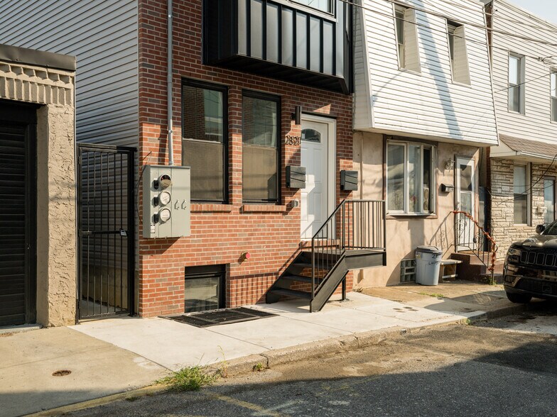 Primary Photo - 2821 Livingston St