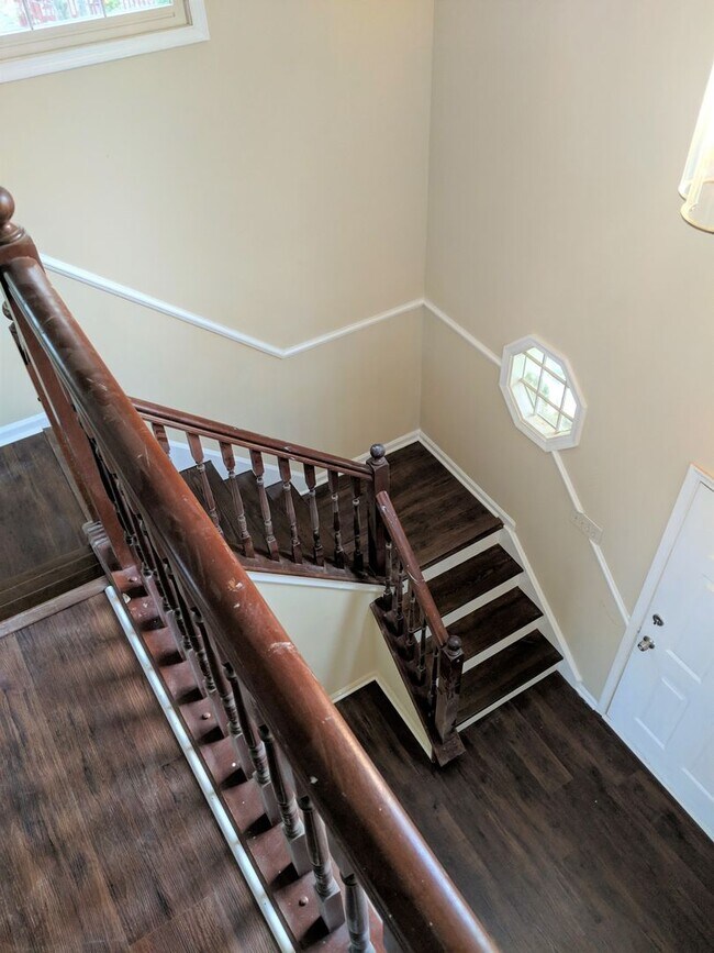 Building Photo - Spacious Single Family for Rent
