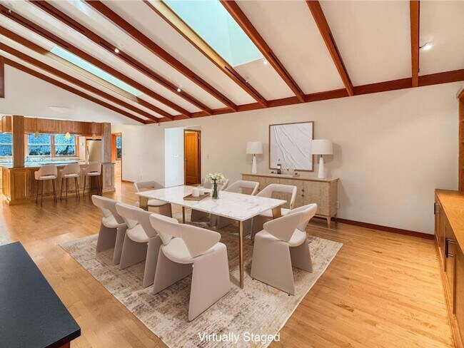 Building Photo - 335 Claremont Way