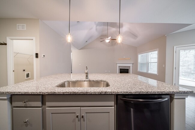 Building Photo - 4BR/2BA Home on 3.2 acres in Harris County!!