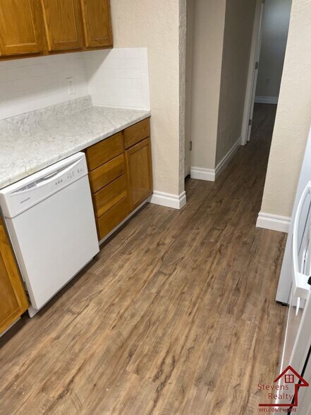 Building Photo - 1609 SW B Ave