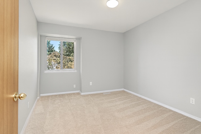 Building Photo - 3 bedroom home in Convenient Silverdale Location!