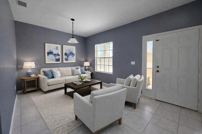 Building Photo - 2502 W 10th St