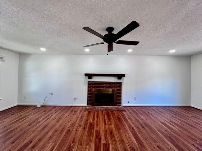 Building Photo - Beautiful home in the desirable Wellington...