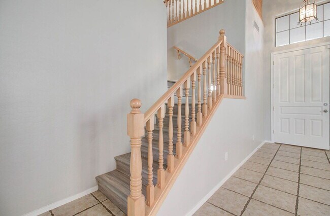 Building Photo - 2026 E County Down Dr