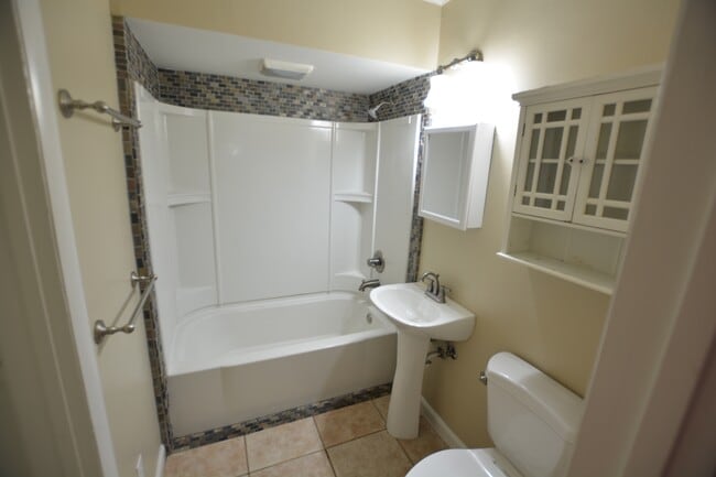 Building Photo - 119 N Longfellow Blvd