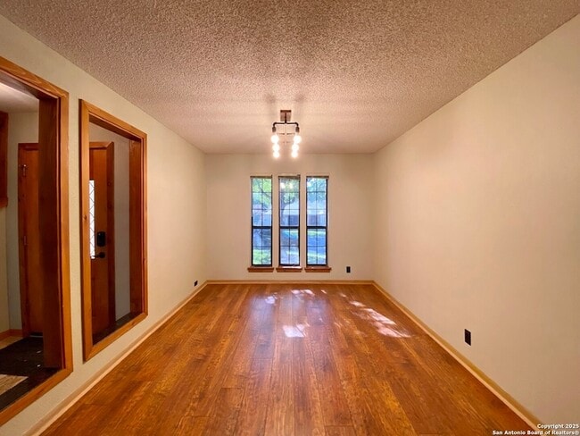 Building Photo - 8911 Shady Leaf