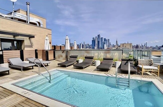 Building Photo - 1425 Hudson St