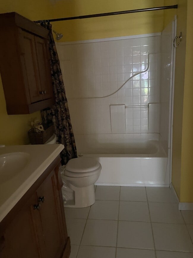 Building Photo - 18601 Honeysuckle Ln