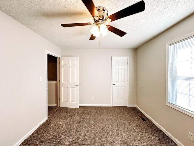 Building Photo - 108 Ballygar St