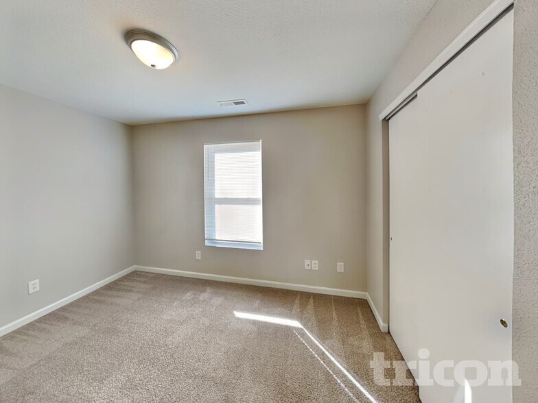 Building Photo - 908 Littleton Dr